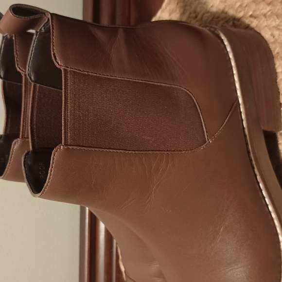 Cole Haan Grand Series Chelsea boots, waterproof, size 8B - Picture 7 of 9